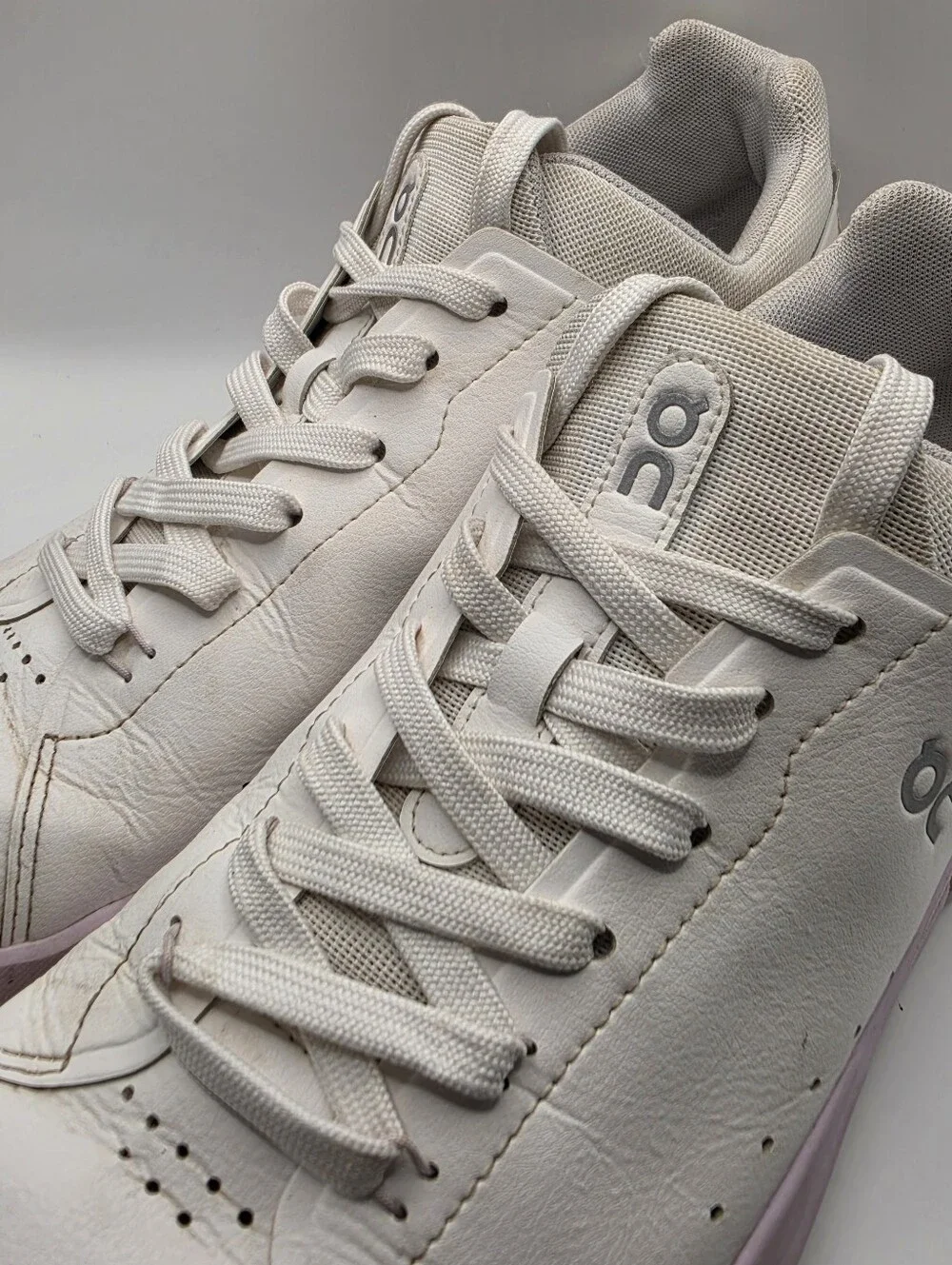On THE ROGER Centre Court Sneakers — Women's US 11 / White + Lilac